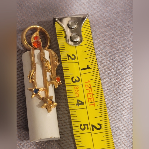 Three Vintage Christmas Pins/Brooches, Tree, Candle, Santa - Picture 8 of 12